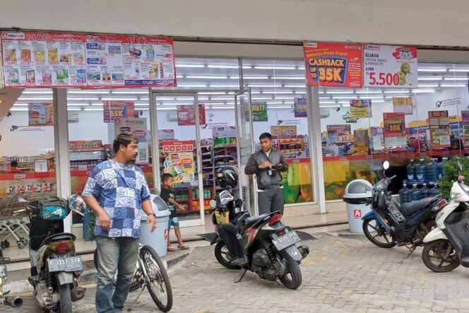 
 Alfamidi Salihara di Jalan Salihara, Jatipadang, Pasar Minggu, Jakarta Selatan, Selasa (14/5/2024).(KOMPAS.com/BAHARUDIN AL FARISI)