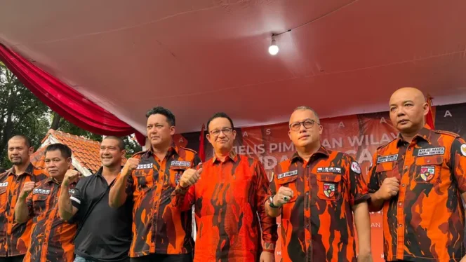 
 Anies Baswedan saat mengunjungi Sekretariat MPW Pemuda Pancasila DKI, Jakarta Selatan, Rabu (19/6/2024) (Liputan6.com/Winda Nelfira)