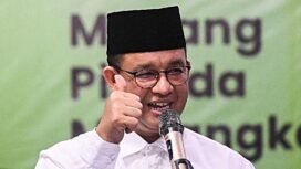 Gubernur DKI Jakarta periode 2017-2022 Anies Baswedan memberikan sambutan saat menghadiri acara tasyakuran Harlah ke-26 PKB di Jakarta, Minggu, 21 Juli 2024. Harlah ke-26 PKB tersebut mengangkat tema Menang Pilkada Menangkan Rakyat. ANTARA/Rivan Awal Lingga