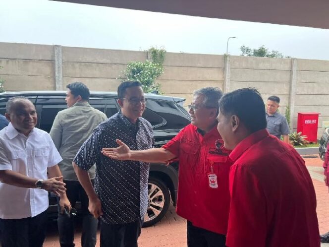 
 Anies Kunjungi Kantor DPD PDIP DKI, Bahas Pilgub Jakarta?